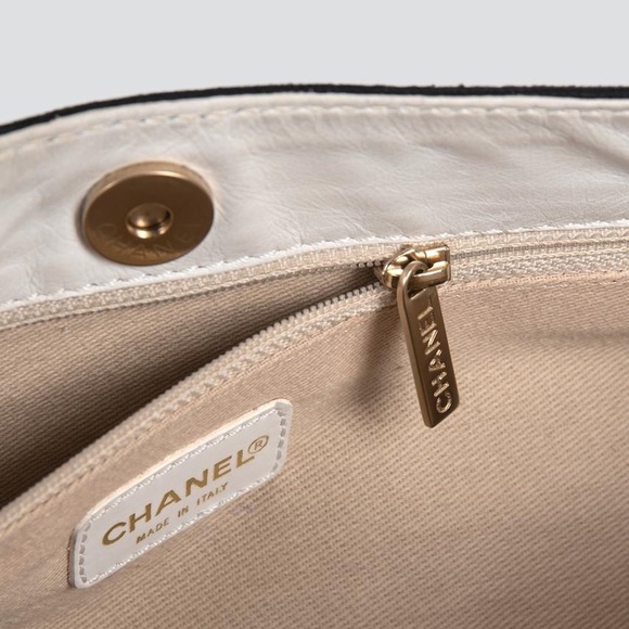 CHANEL Black Canvas white Leather CC Signature Bag - Picture 10 of 16